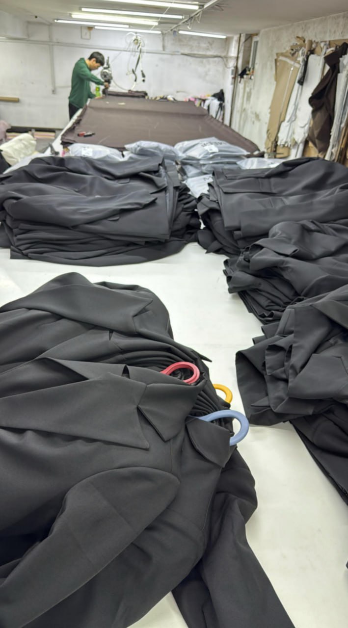 Почему мы работаем только с пиджаками и жилетами — и как это даёт стабильный результат photo 2026 01 12 01 06 48 (1)