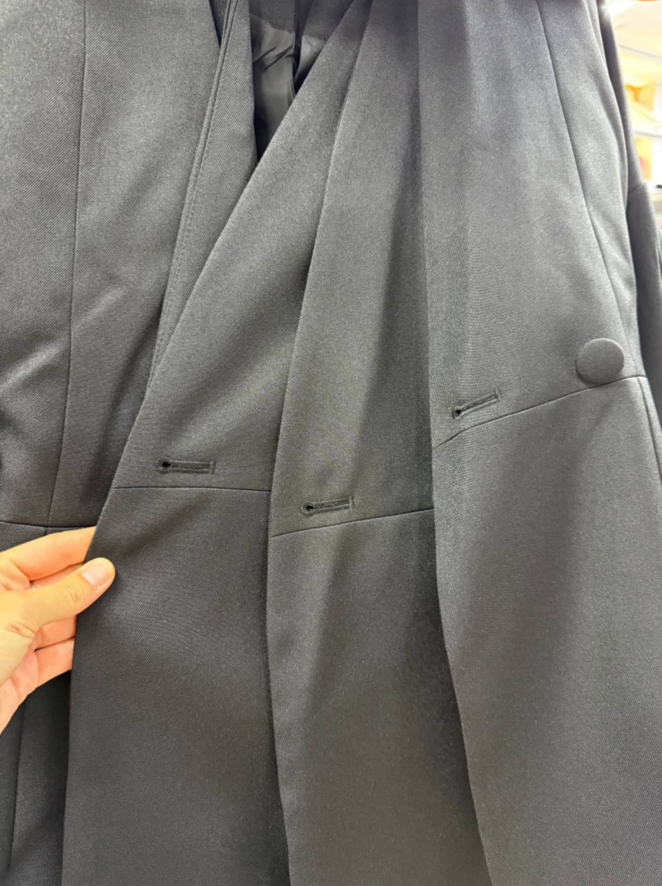 Почему мы работаем только с пиджаками и жилетами — и как это даёт стабильный результат photo 2026 01 12 01 08 19 (1)